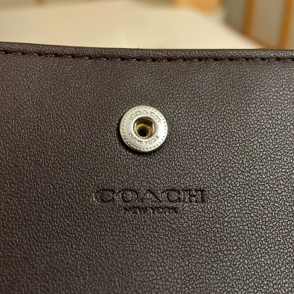 Coach Snap Wallet with Signature Canvas Interior in Silver/Iris NWT - Picture 3 of 14